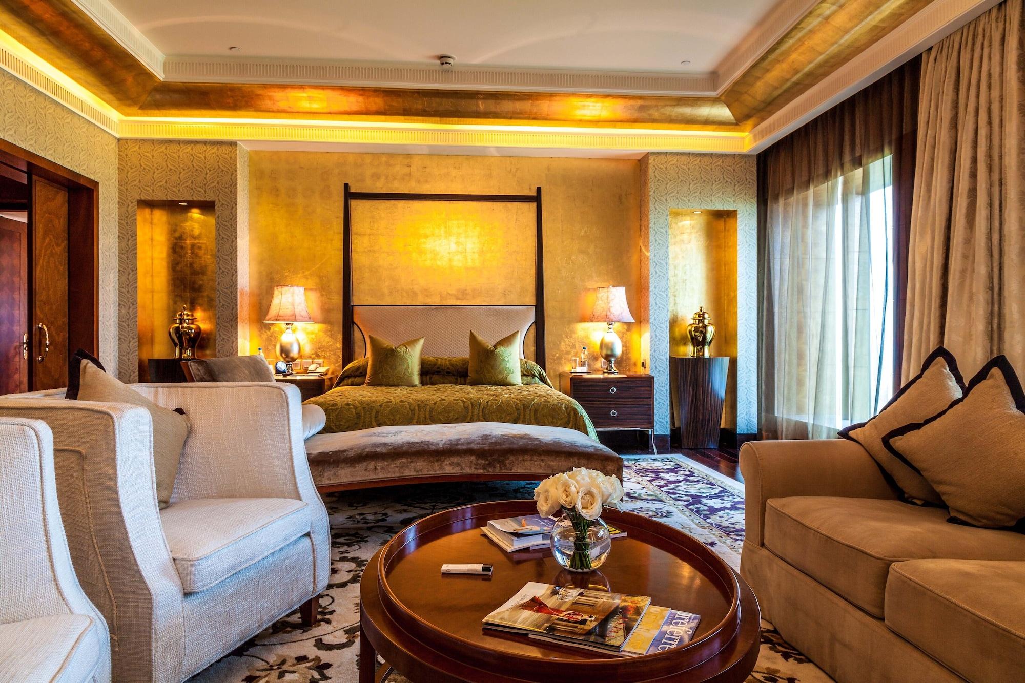 The Leela Ambience Gurugram Hotel & Residences - The Luxury Urban Sanctuary Γκουργκάον Εξωτερικό φωτογραφία A suite at the Taj Mahal Palace