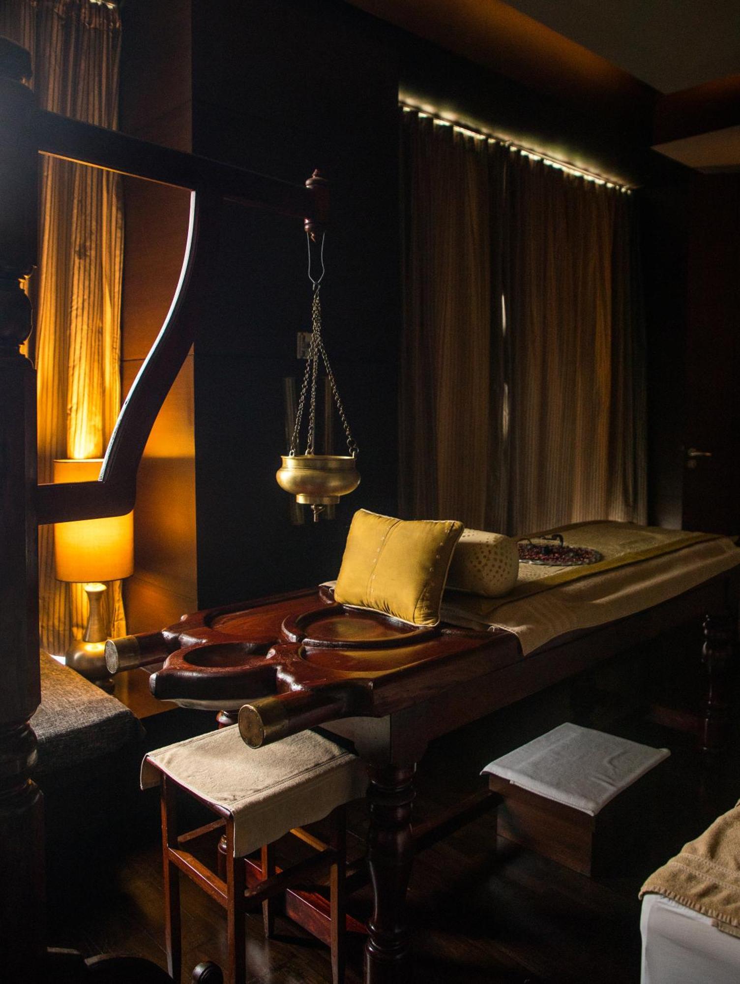 The Leela Ambience Gurugram Hotel & Residences - The Luxury Urban Sanctuary Γκουργκάον Εξωτερικό φωτογραφία Ayurvedic massage table