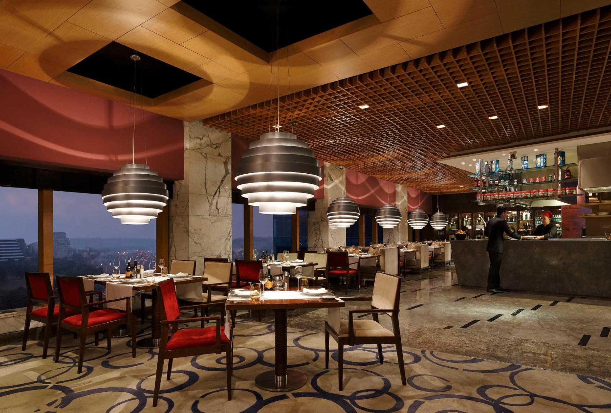 The Leela Ambience Gurugram Hotel & Residences - The Luxury Urban Sanctuary Γκουργκάον Εξωτερικό φωτογραφία The restaurant