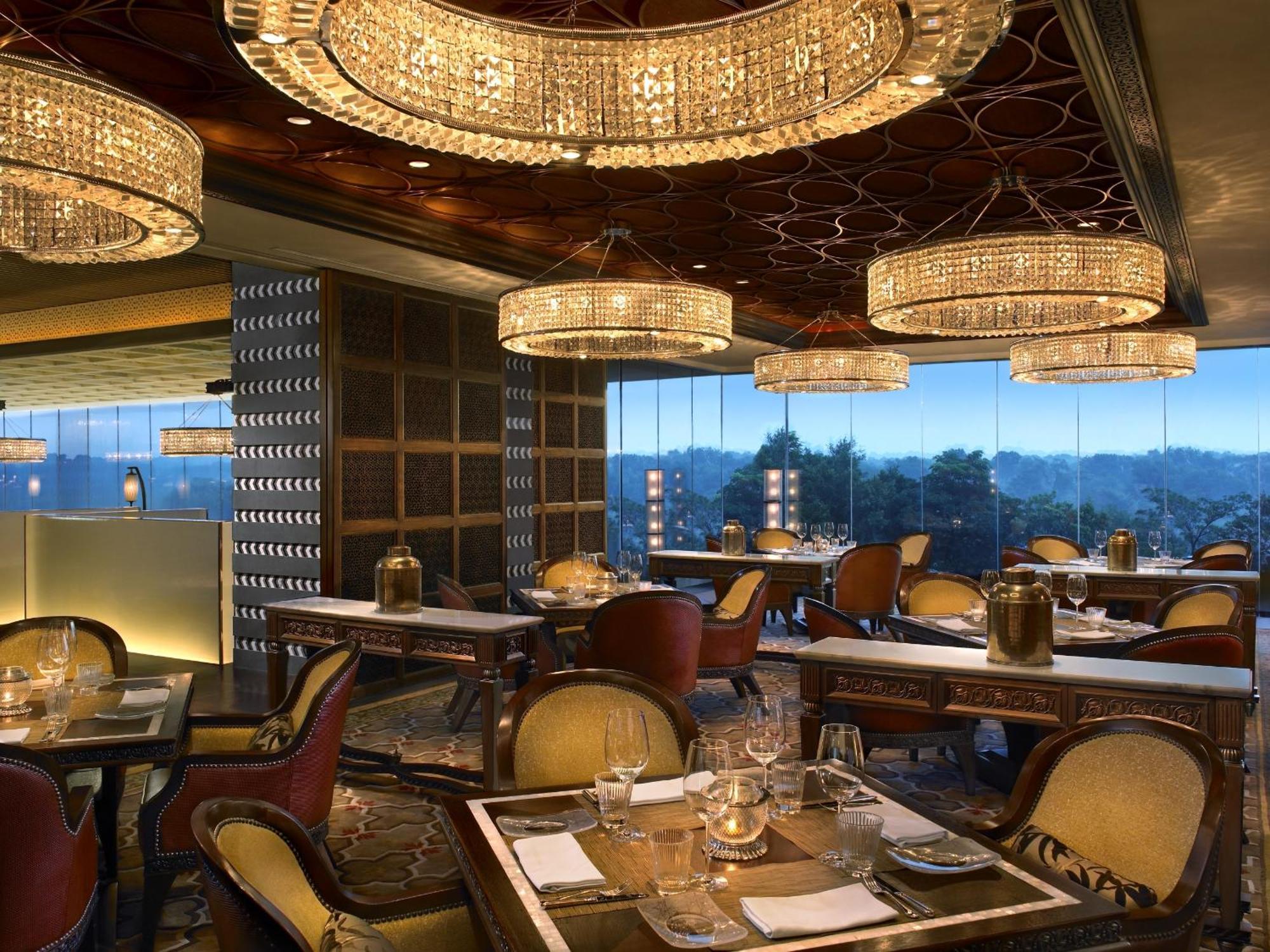 The Leela Ambience Gurugram Hotel & Residences - The Luxury Urban Sanctuary Γκουργκάον Εστιατόριο φωτογραφία The interior of the restaurant