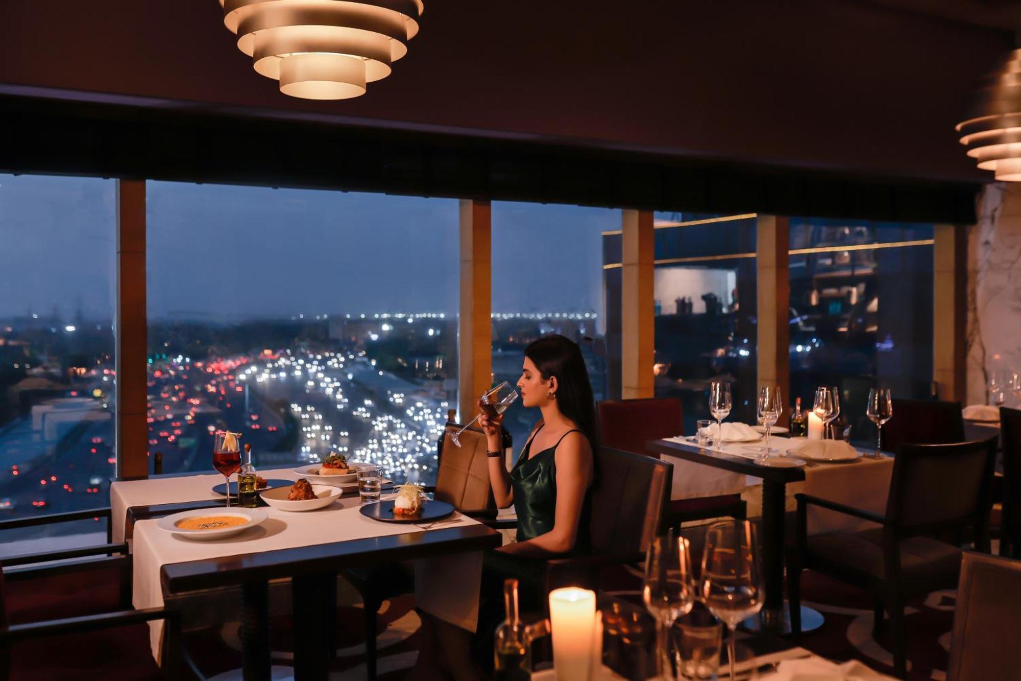 The Leela Ambience Gurugram Hotel & Residences - The Luxury Urban Sanctuary Γκουργκάον Εξωτερικό φωτογραφία The View