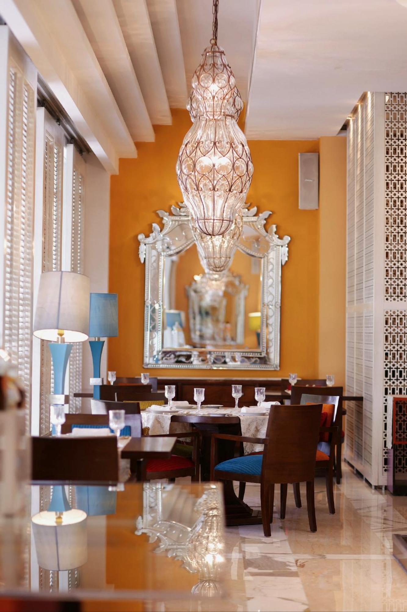 The Leela Ambience Gurugram Hotel & Residences - The Luxury Urban Sanctuary Γκουργκάον Εξωτερικό φωτογραφία The restaurant