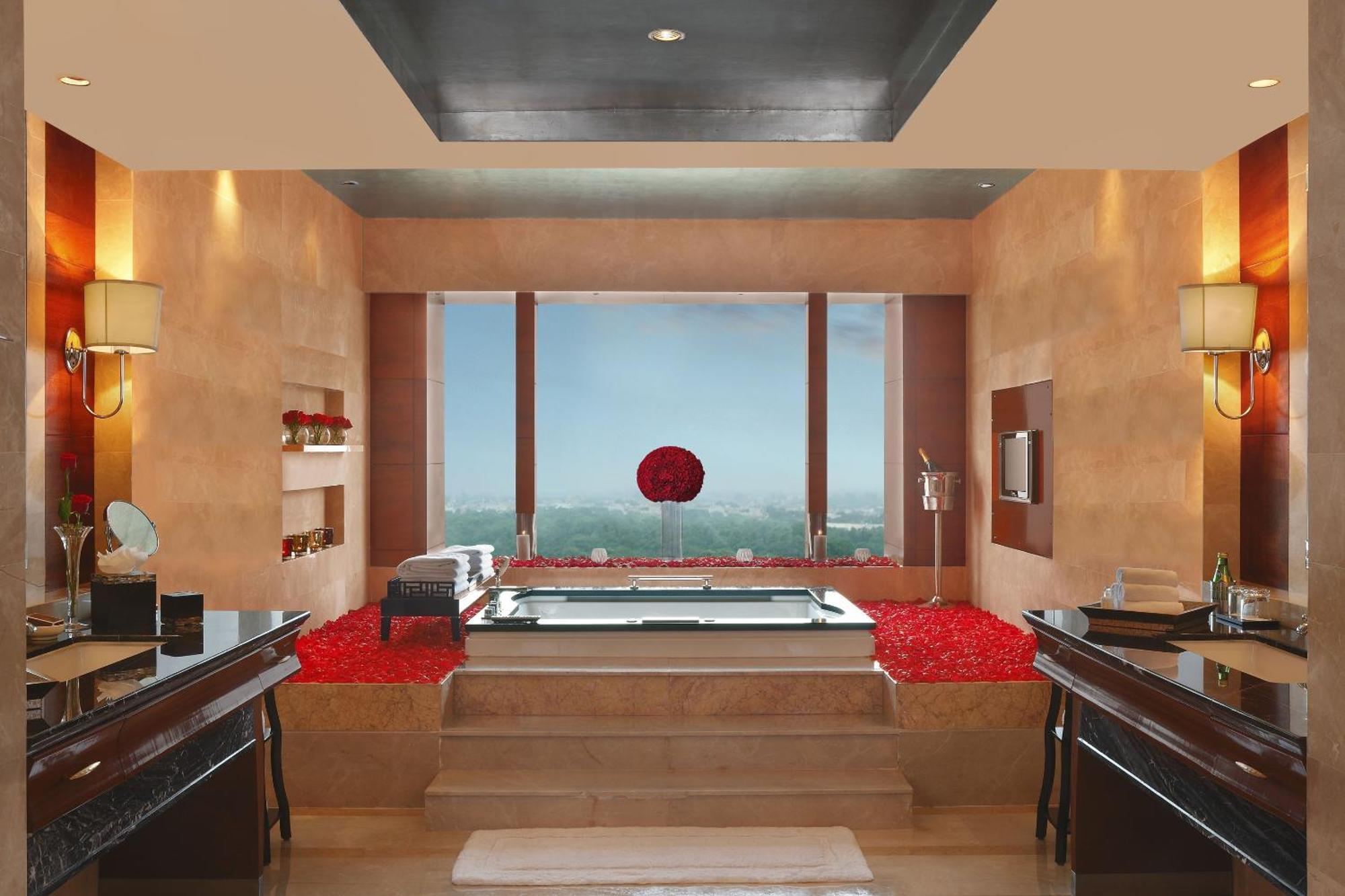 The Leela Ambience Gurugram Hotel & Residences - The Luxury Urban Sanctuary Γκουργκάον Εξωτερικό φωτογραφία Bathroom