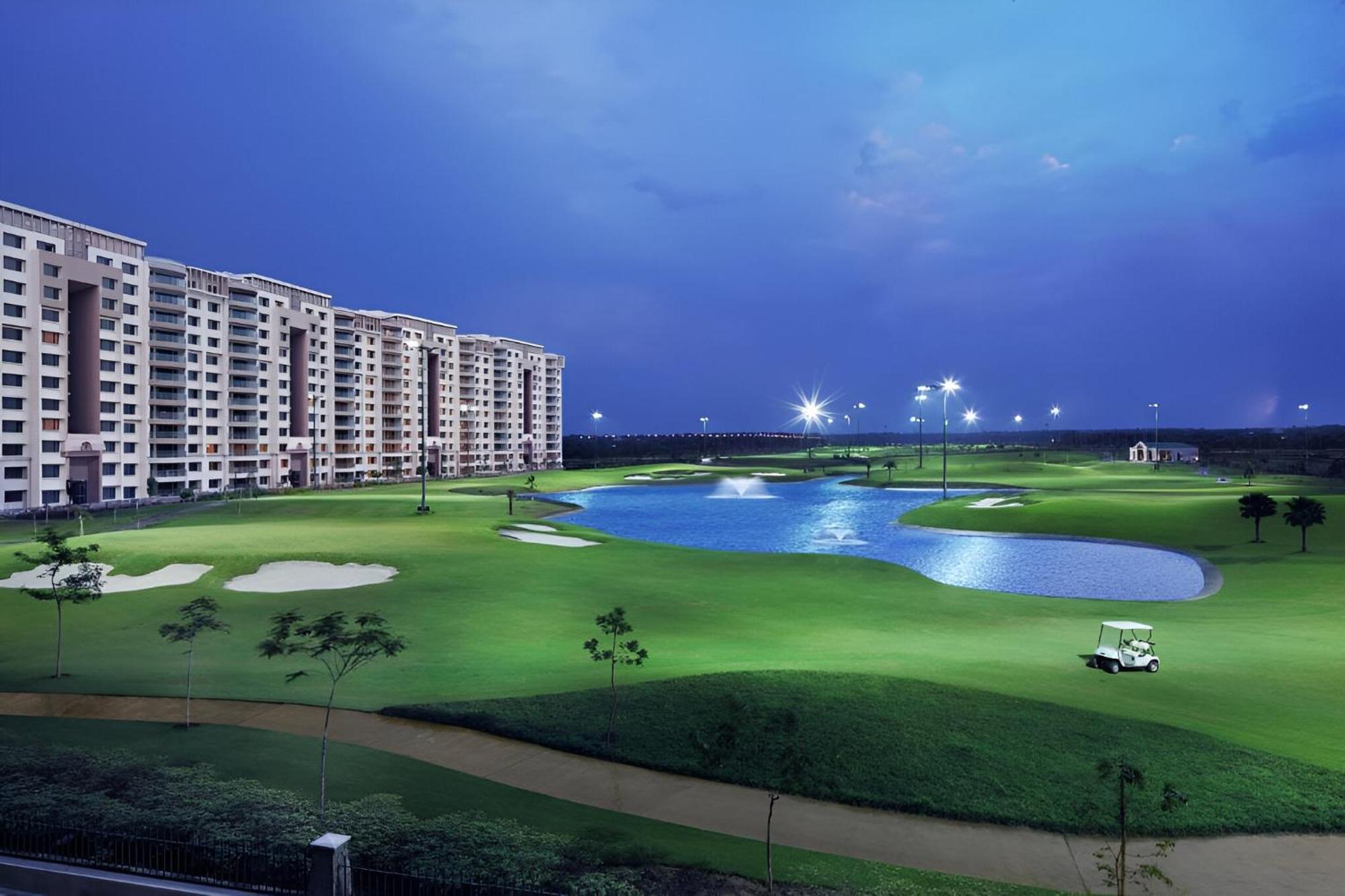 The Leela Ambience Gurugram Hotel & Residences - The Luxury Urban Sanctuary Γκουργκάον Εξωτερικό φωτογραφία Golf Course at the City of Dreams Manila