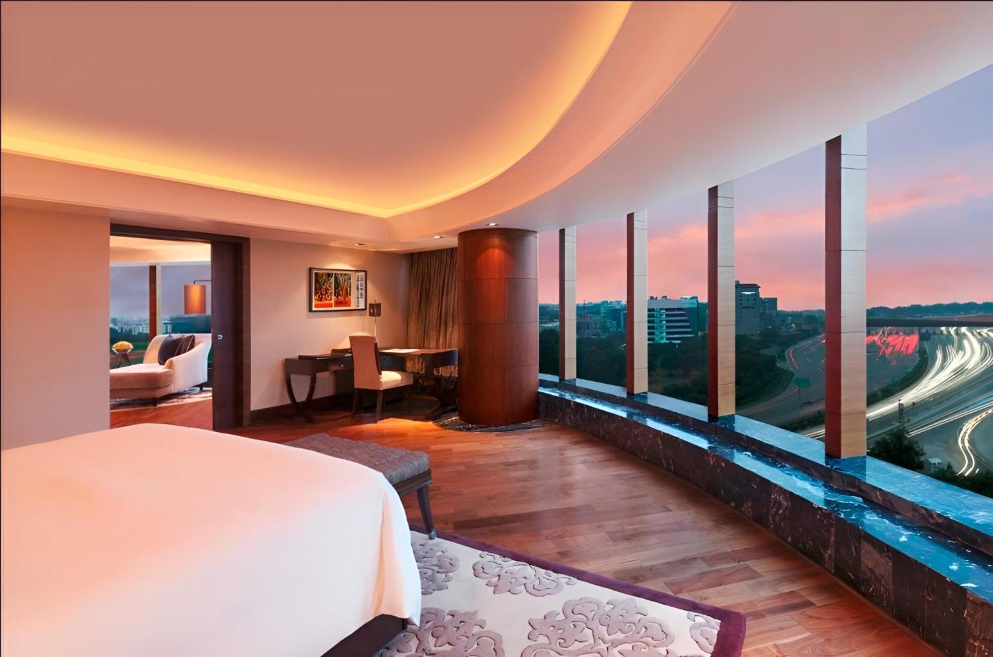 The Leela Ambience Gurugram Hotel & Residences - The Luxury Urban Sanctuary Γκουργκάον Εξωτερικό φωτογραφία A suite at the hotel