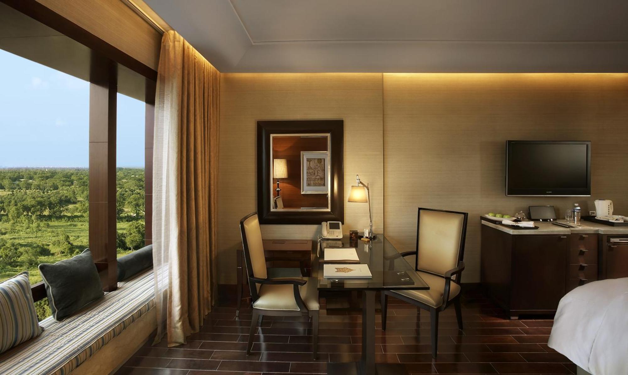 The Leela Ambience Gurugram Hotel & Residences - The Luxury Urban Sanctuary Γκουργκάον Εξωτερικό φωτογραφία A room at the Taj Bengal
