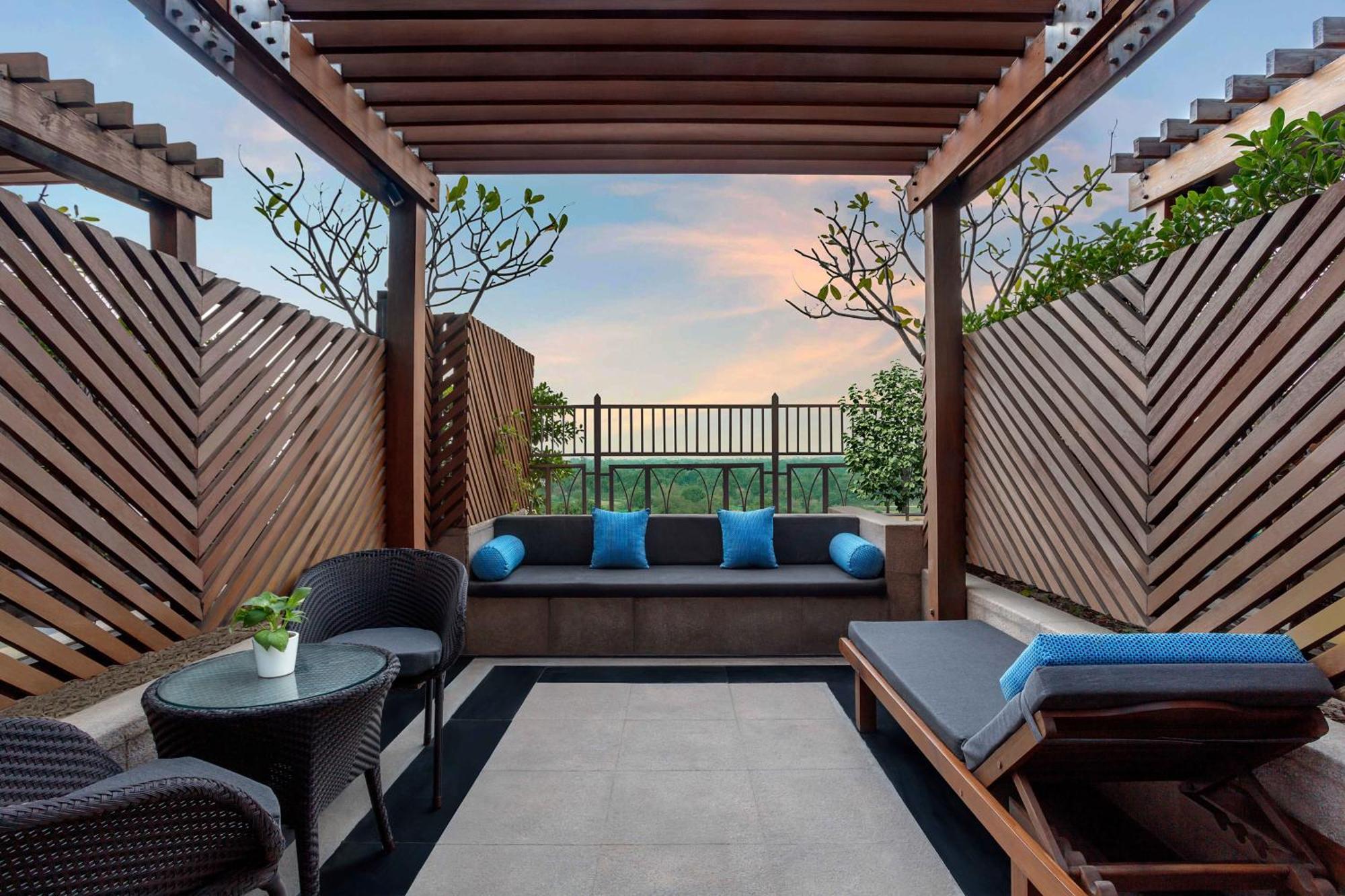 The Leela Ambience Gurugram Hotel & Residences - The Luxury Urban Sanctuary Γκουργκάον Εξωτερικό φωτογραφία The Terrace at the hotel