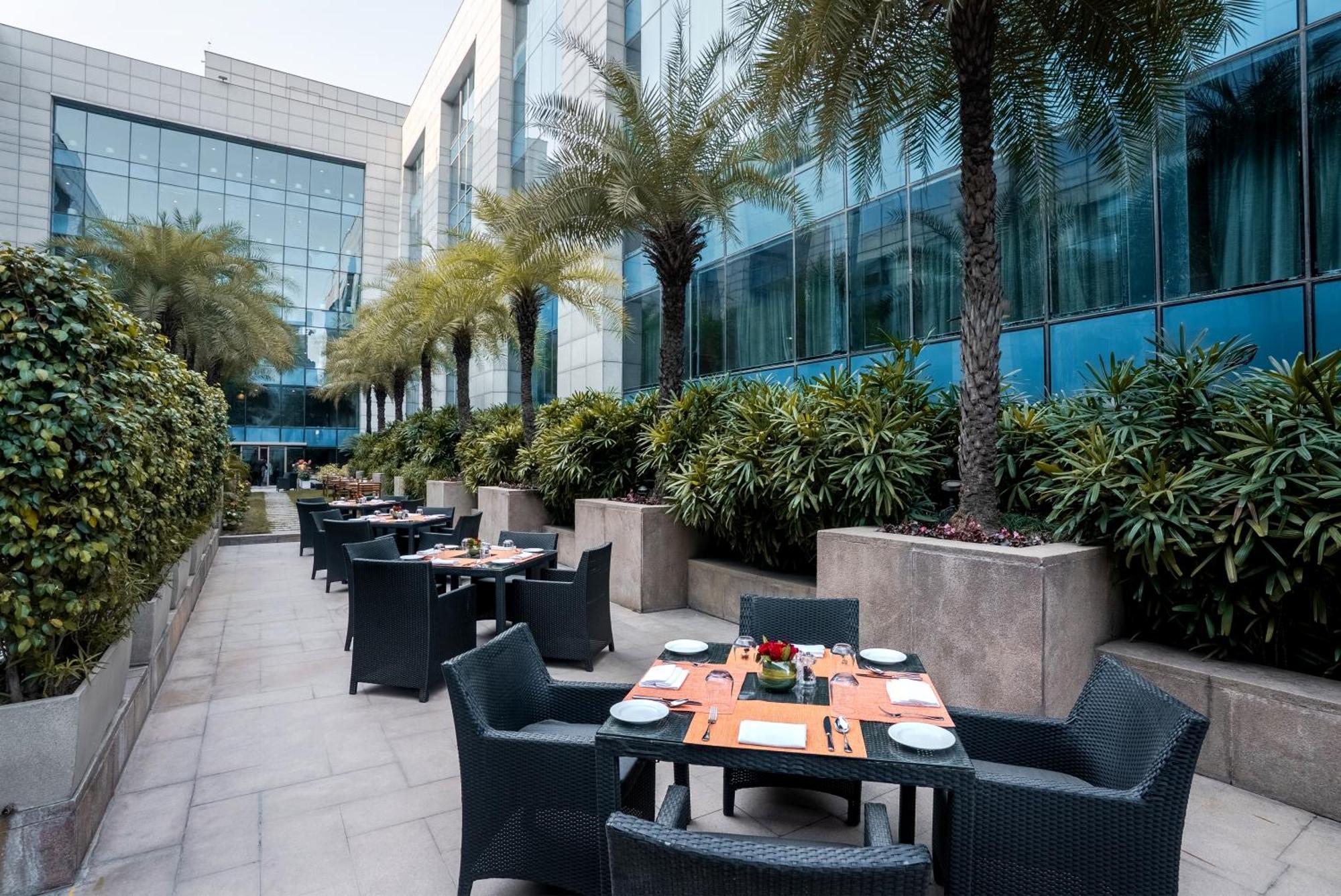 The Leela Ambience Gurugram Hotel & Residences - The Luxury Urban Sanctuary Γκουργκάον Εξωτερικό φωτογραφία The Park, New Delhi