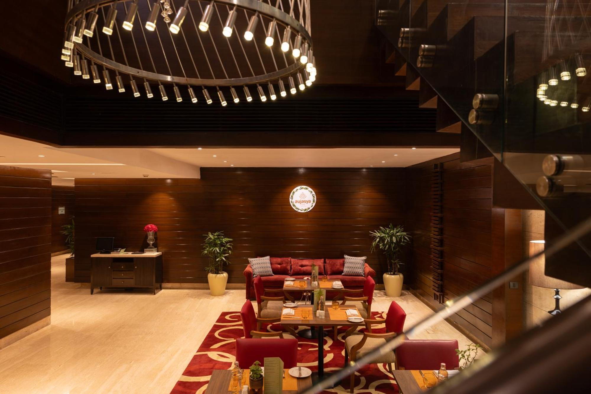 The Leela Ambience Gurugram Hotel & Residences - The Luxury Urban Sanctuary Γκουργκάον Εξωτερικό φωτογραφία Lobby