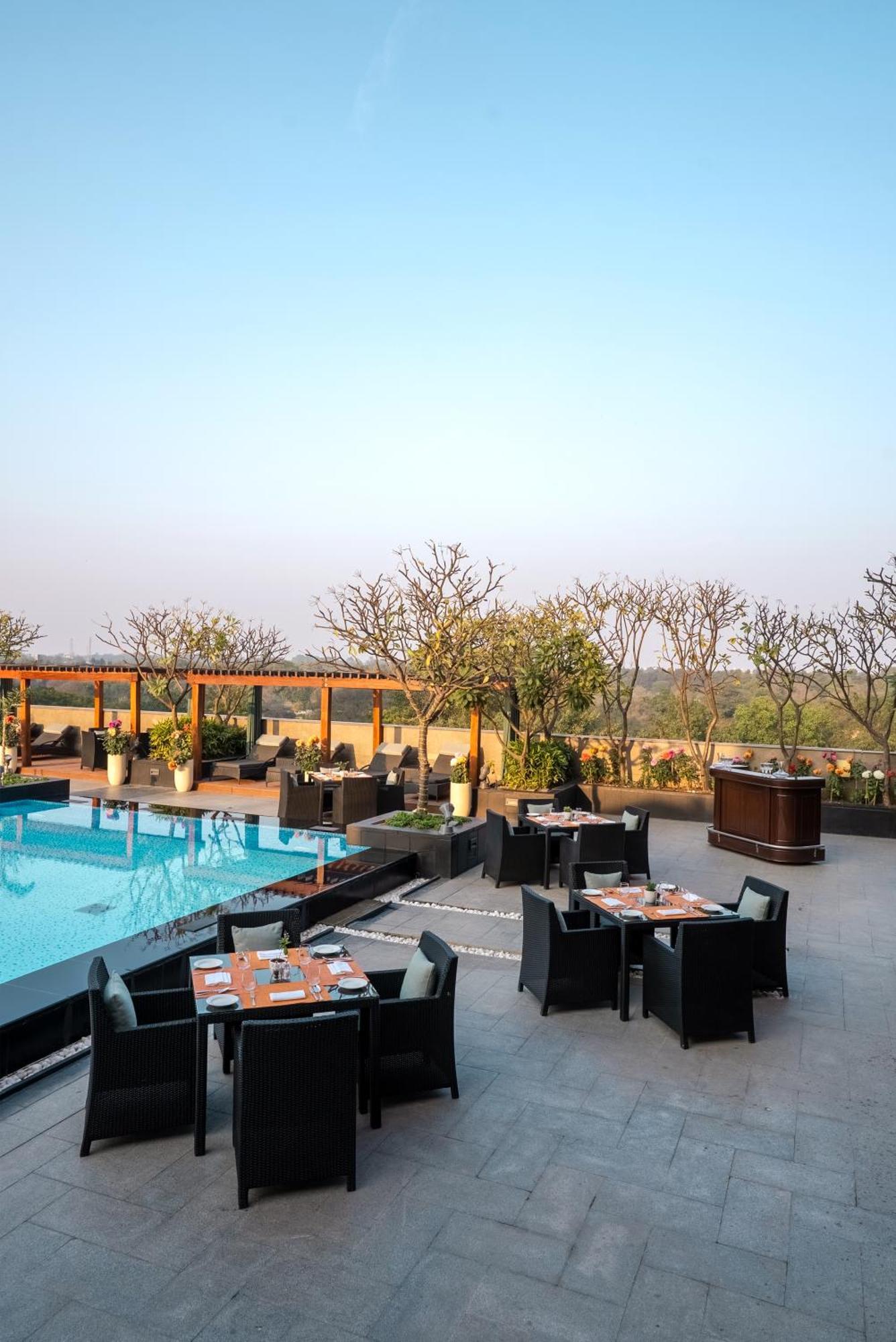 The Leela Ambience Gurugram Hotel & Residences - The Luxury Urban Sanctuary Γκουργκάον Εξωτερικό φωτογραφία The Park, New Delhi