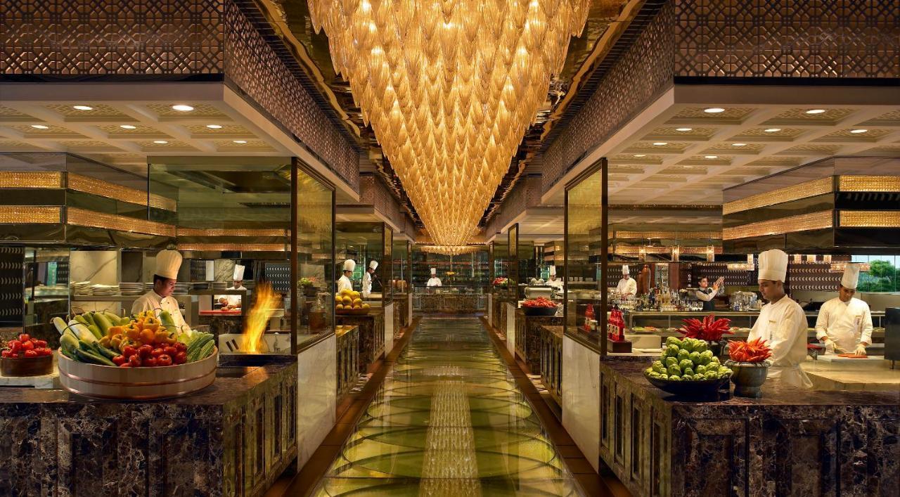 The Leela Ambience Gurugram Hotel & Residences - The Luxury Urban Sanctuary Γκουργκάον Εξωτερικό φωτογραφία The Live Kitche